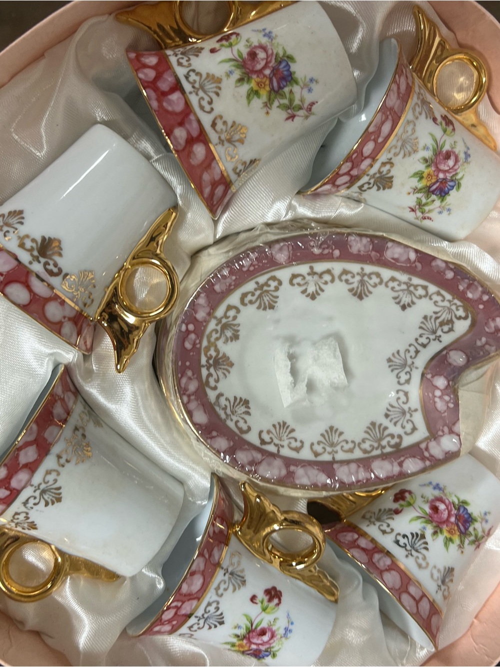 Decoration marking on porcelain